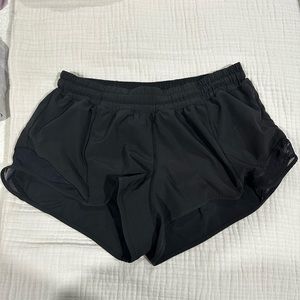 Lululemon hotty hot shorts - black